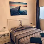 Luxury Two Bed Seaviews Apartmán *