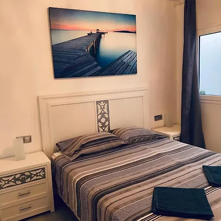 Luxury Two Bed Seaviews דירה *
