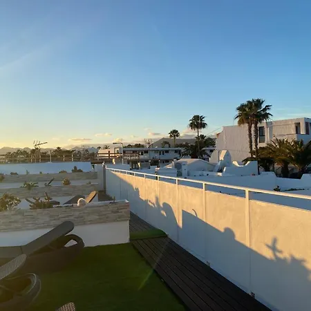 Daire Luxury Two Bed Seaviews Puerto del Carmen (Lanzarote)